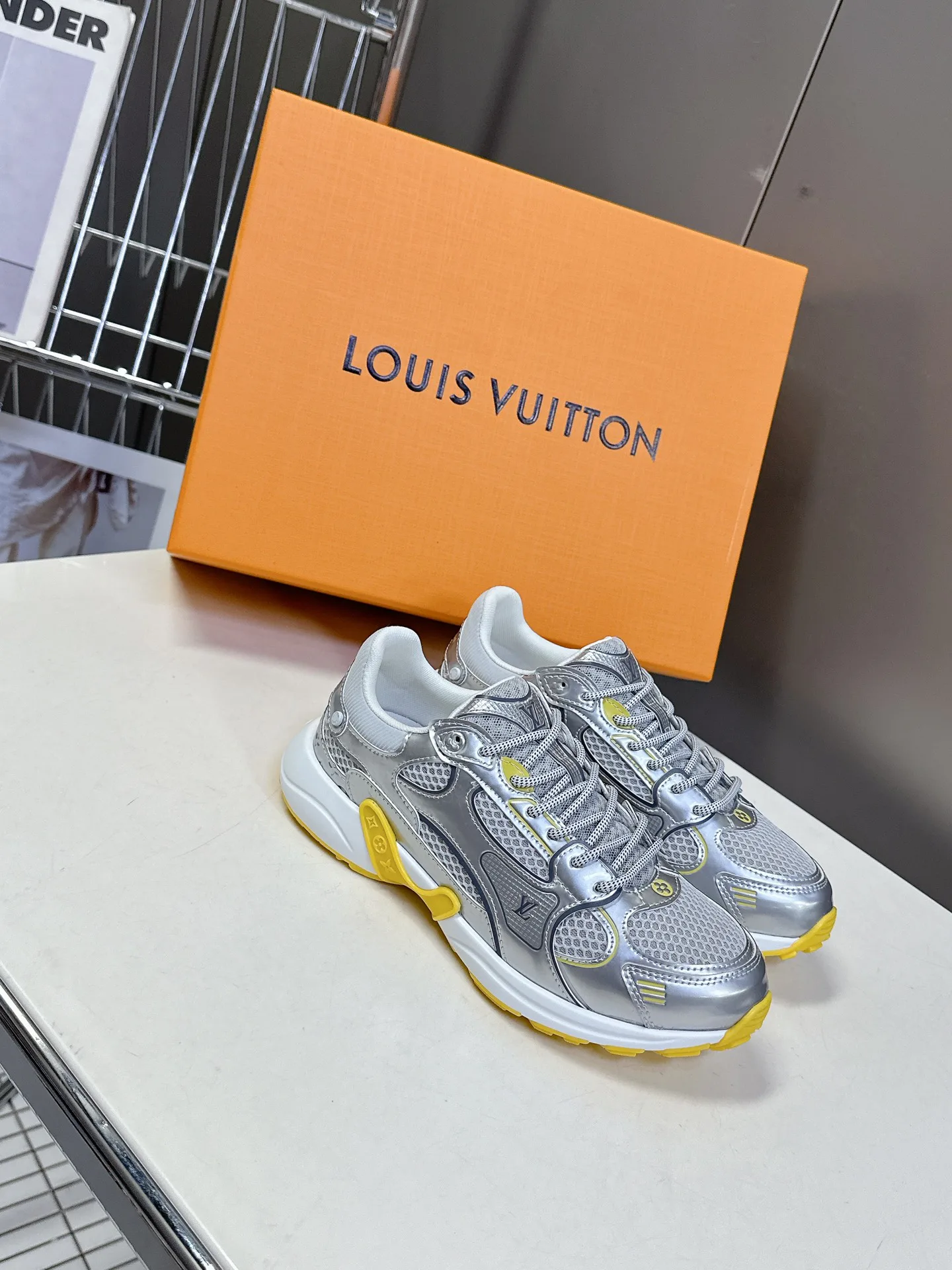 Кроссовки Женские Louis Vuitton 11152712