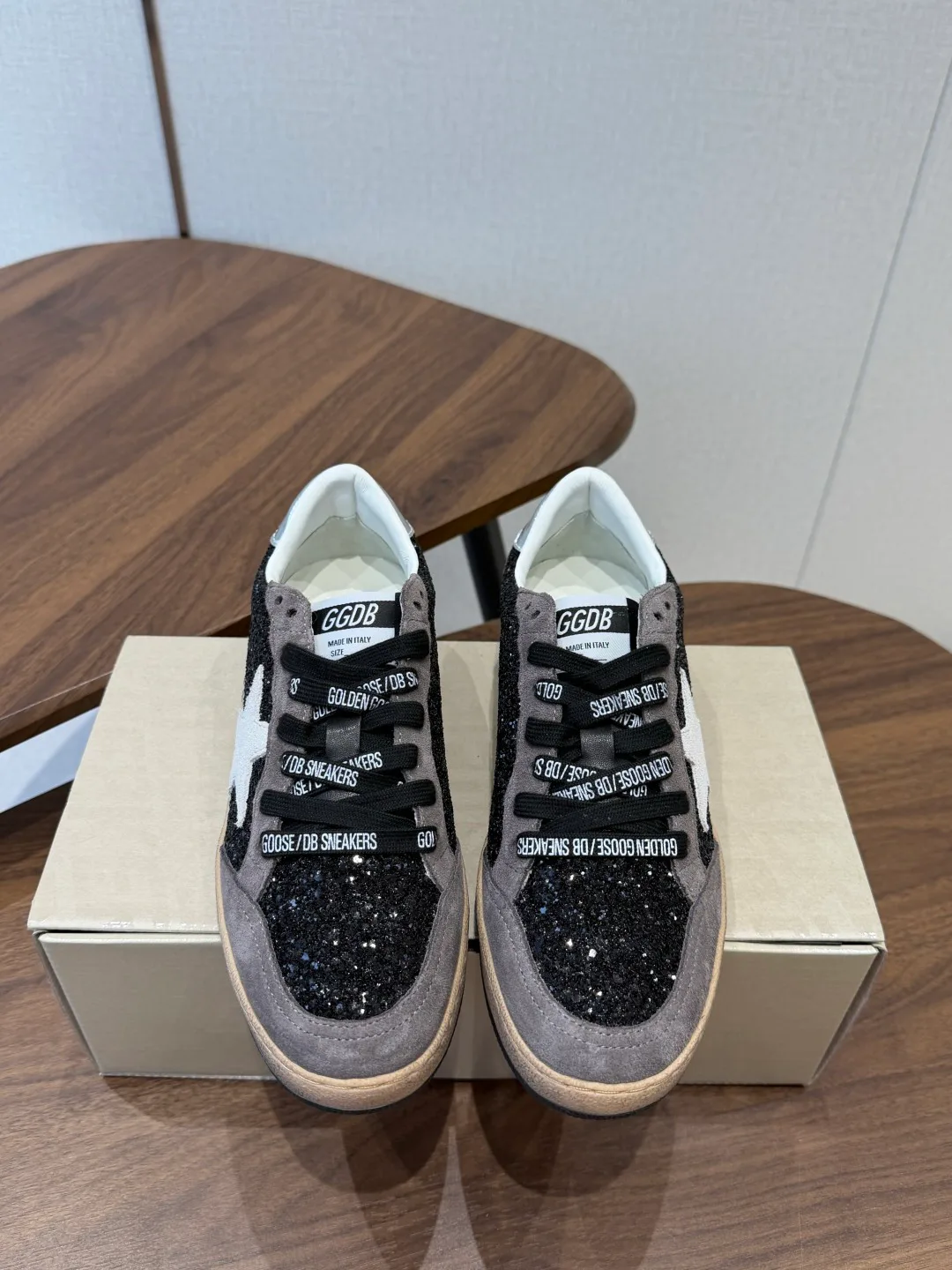 Кроссовки Женские Golden Goose 18357249