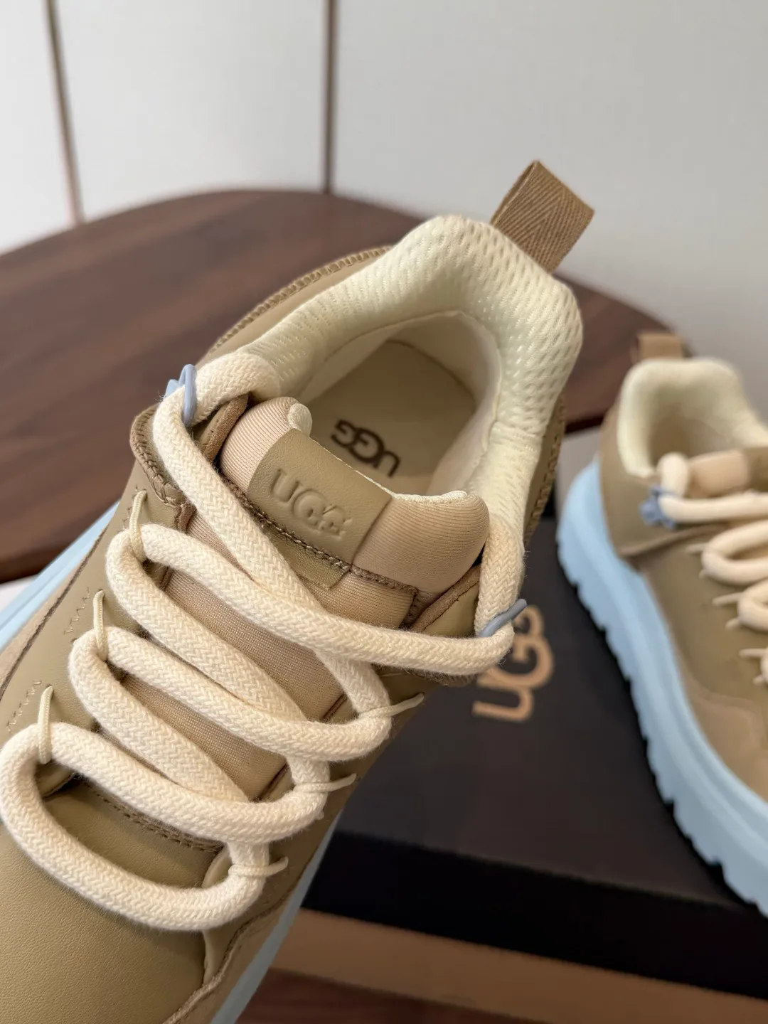 Кроссовки Женские Ugg 18796509