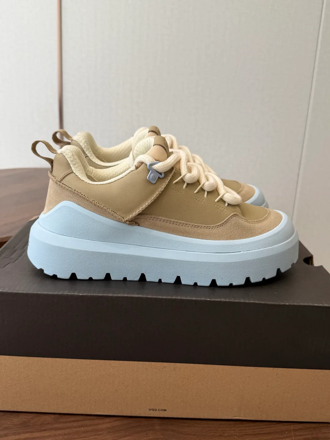Кроссовки Женские Ugg 18796509