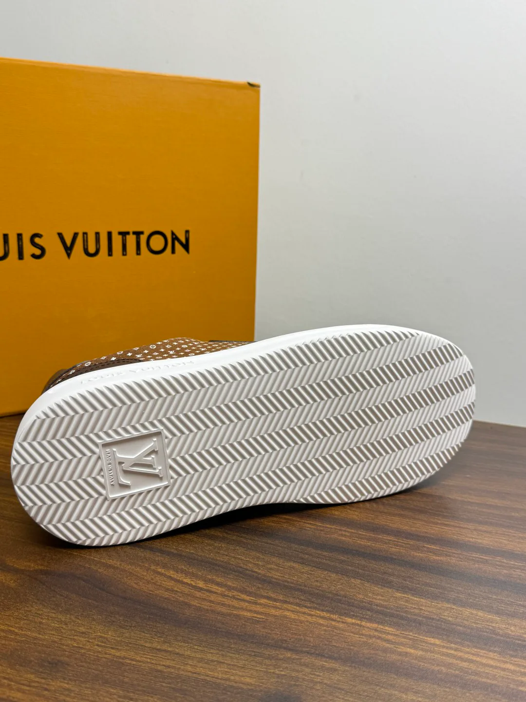Кроссовки Мужские Louis Vuitton 19623458