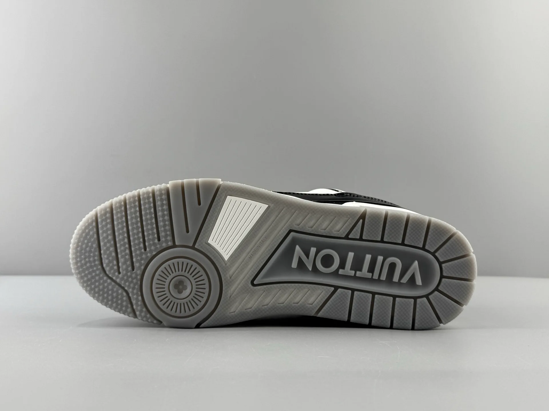 Кроссовки Мужские Louis Vuitton 790394