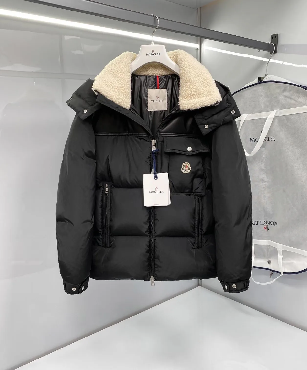 Куртки И Пуховики Женские Moncler 17964559