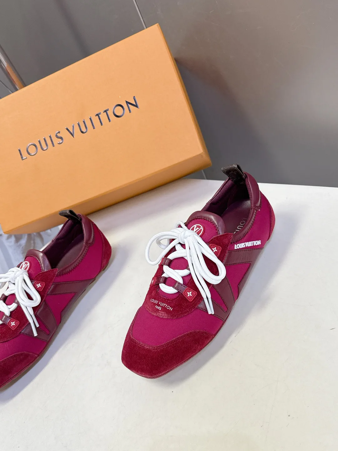 Кроссовки Женские Louis Vuitton 1480744