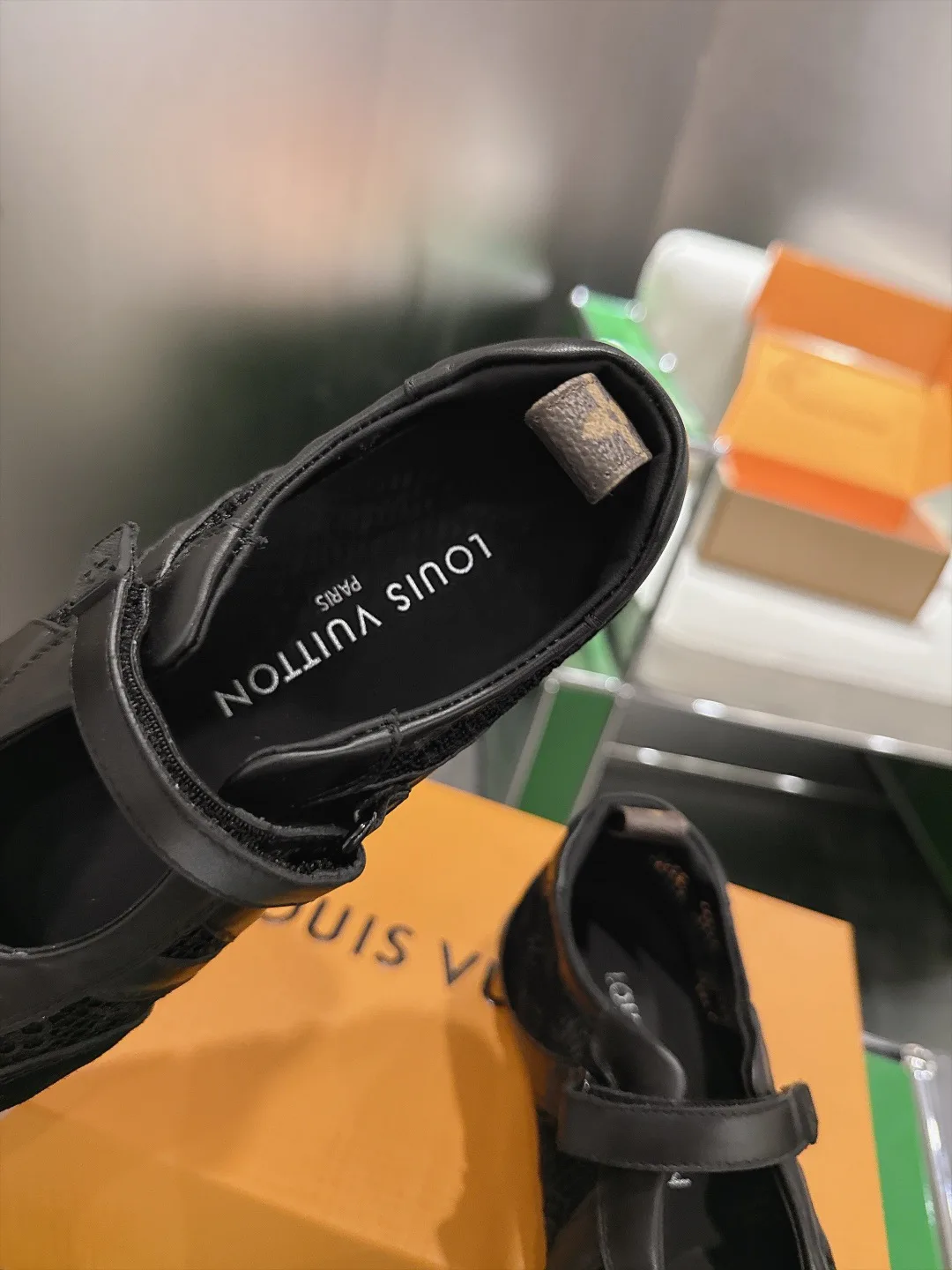 Кроссовки Женские Louis Vuitton 18152831