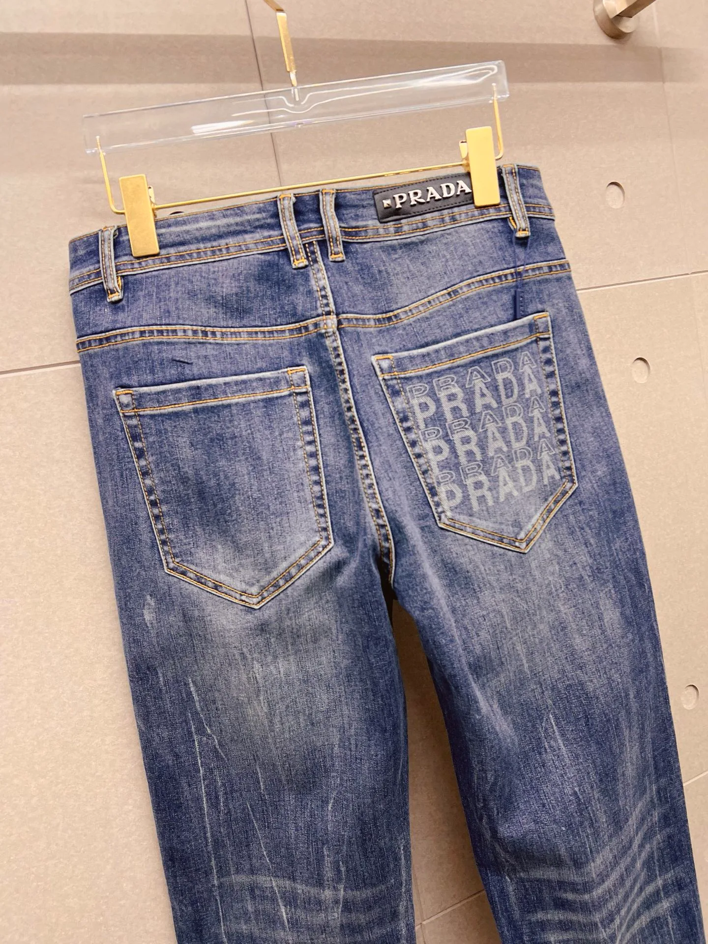 Джинсы Мужские Prada 18098425