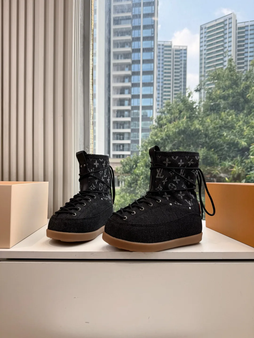 Кроссовки Женские Louis Vuitton 18727408
