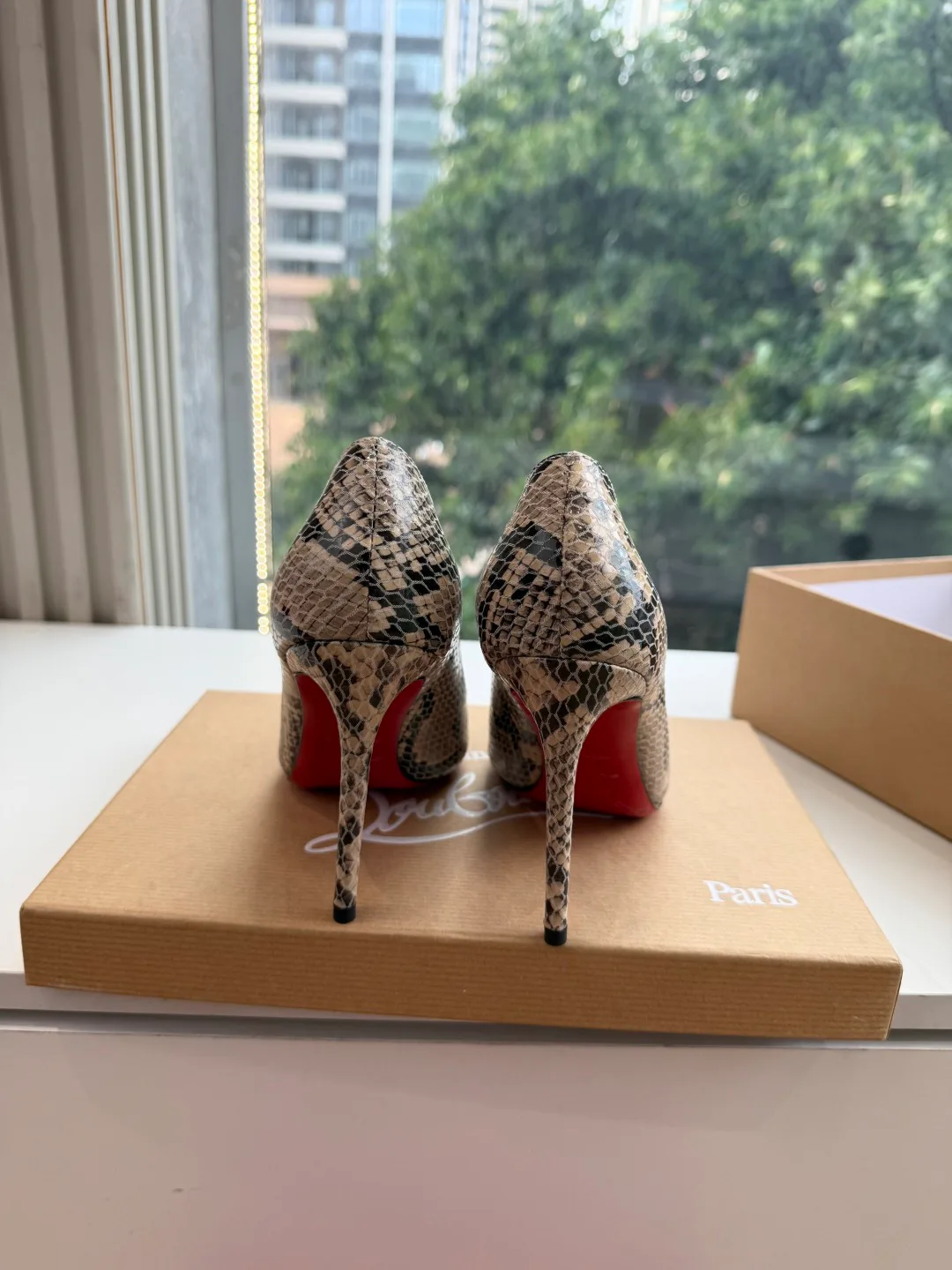 Туфли Женские Christian Louboutin 19673678