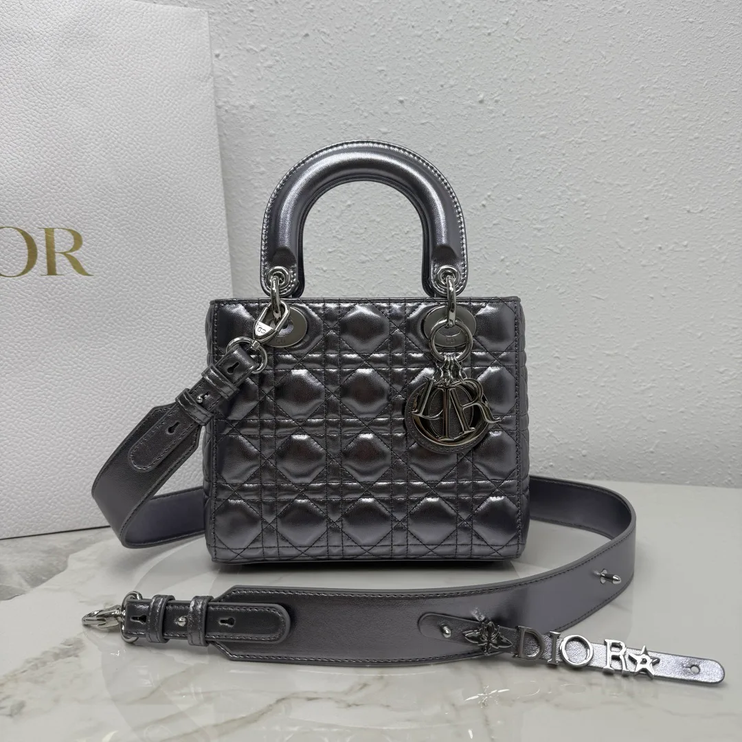 Классические Сумки Женские Christian Dior 16974207
