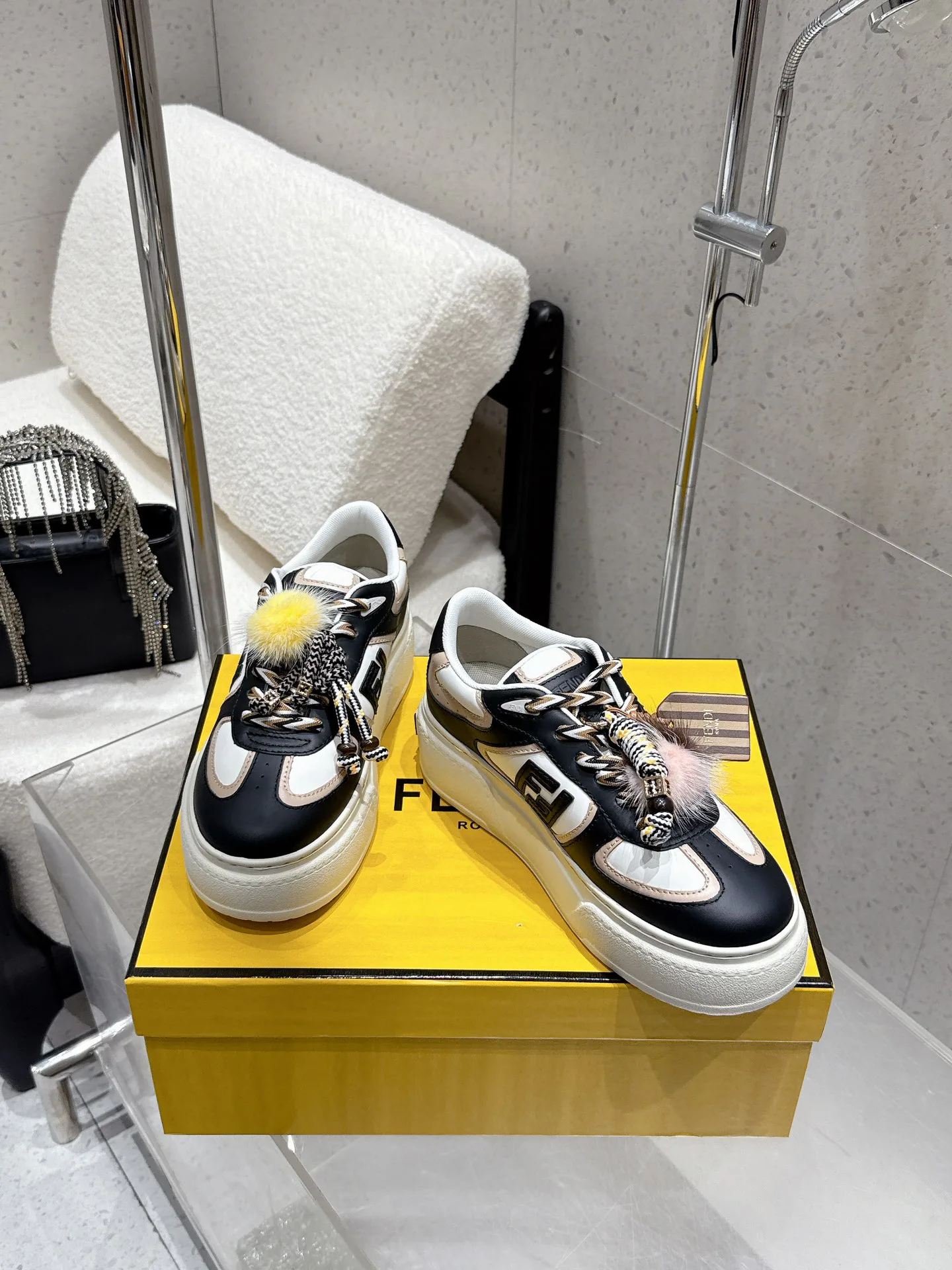 Кроссовки Женские Fendi 13078807