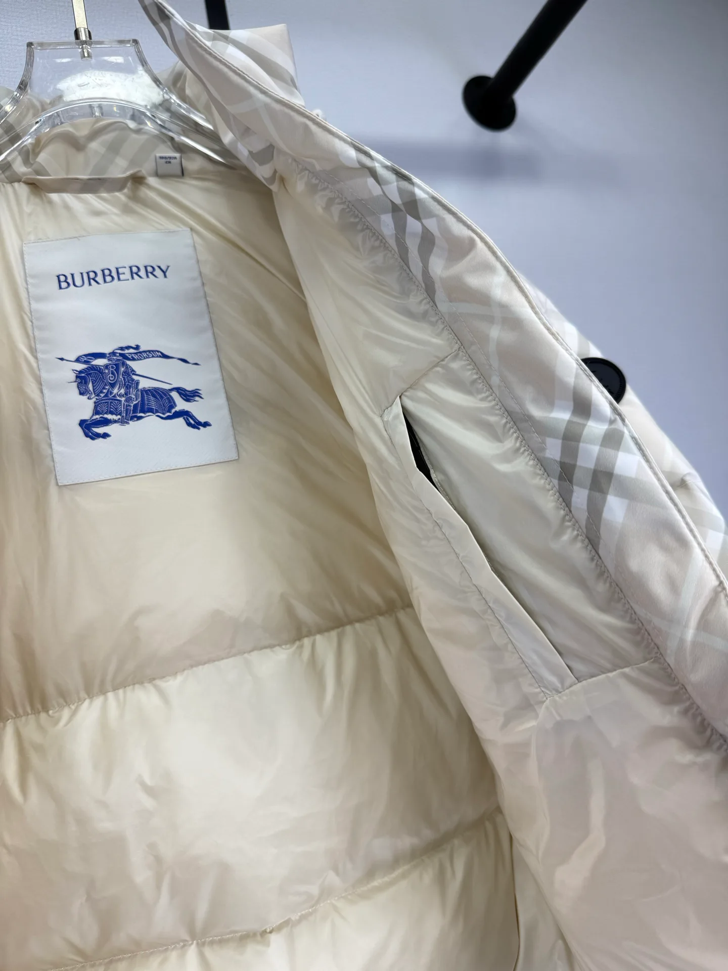 Куртки И Пуховики Женские Burberry 18022288