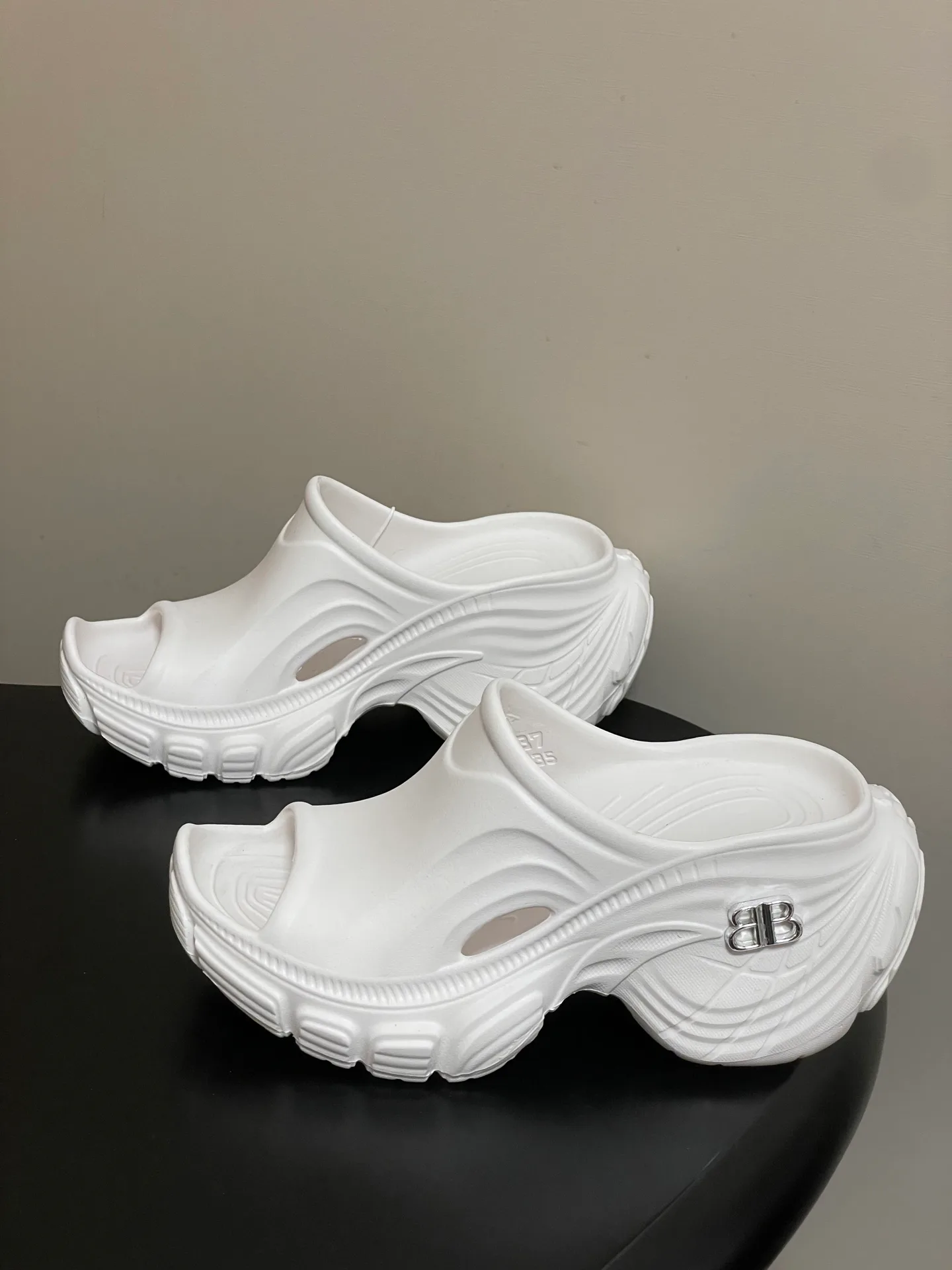 Шлепанцы Женские Balenciaga 12958229