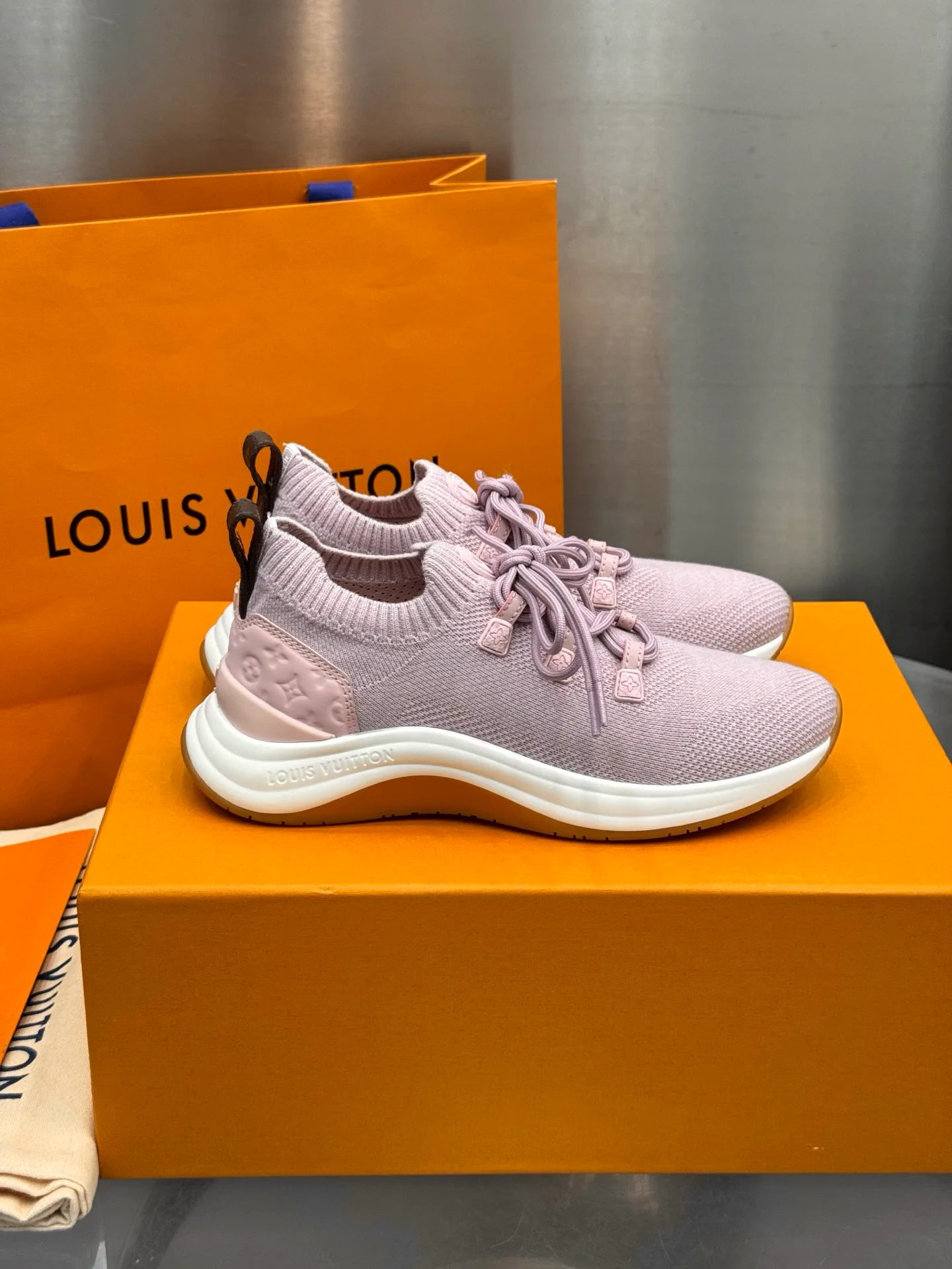 Кроссовки Женские Louis Vuitton 18202474