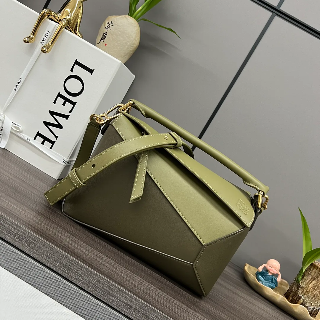 Классические Сумки Женские Loewe 11699893