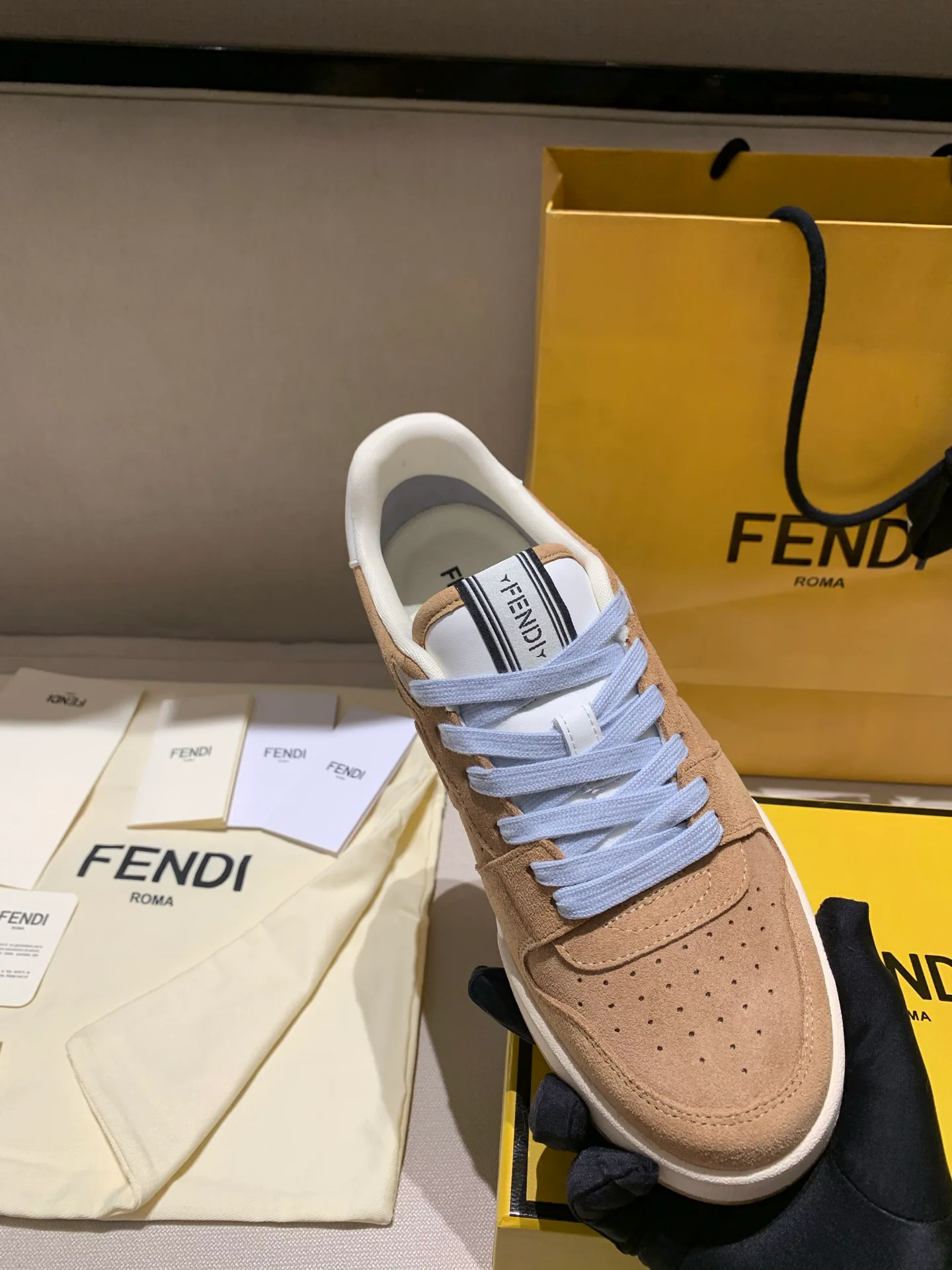 Кроссовки Женские Fendi 18228112