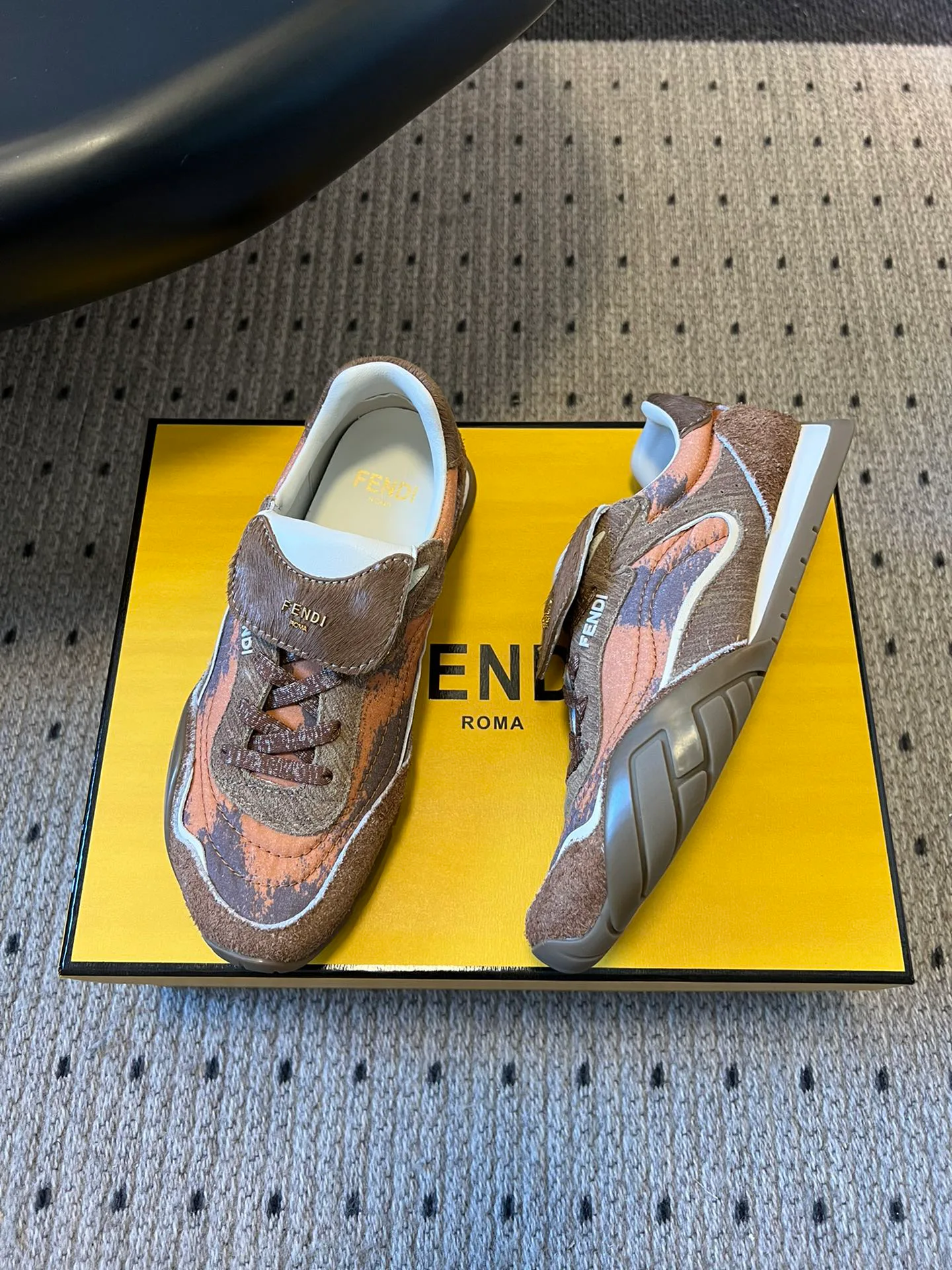 Кроссовки Женские Fendi 228923