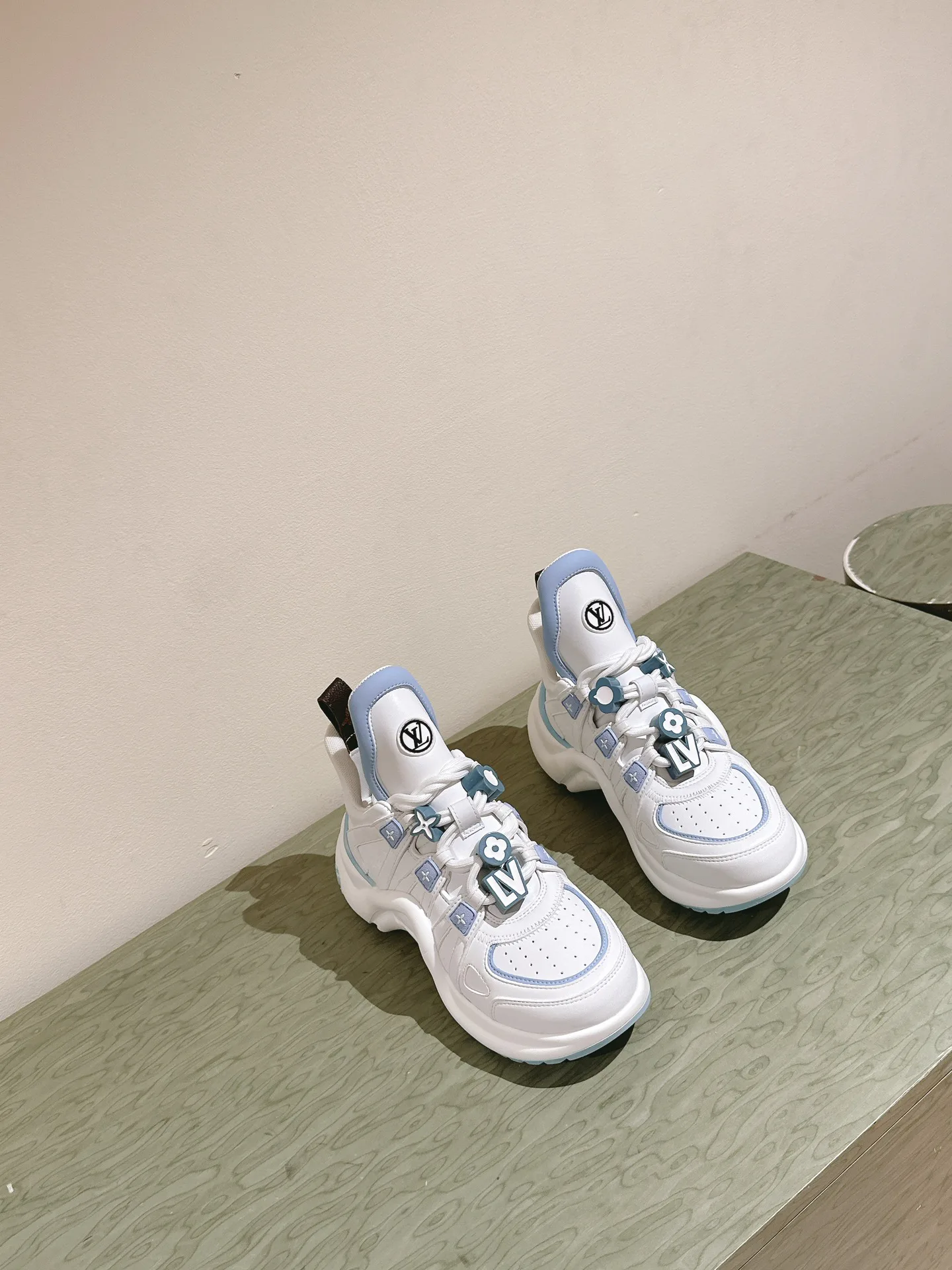 Кроссовки Женские Louis Vuitton 10840478