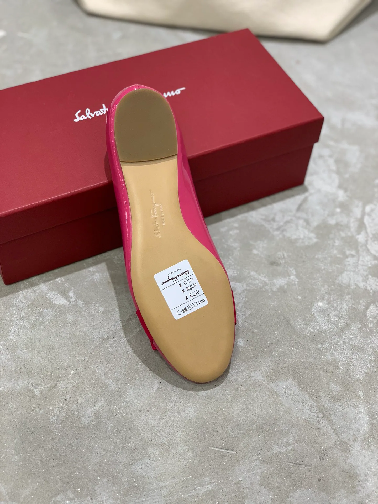 Балетки Женские Salvatore Ferragamo 18340646