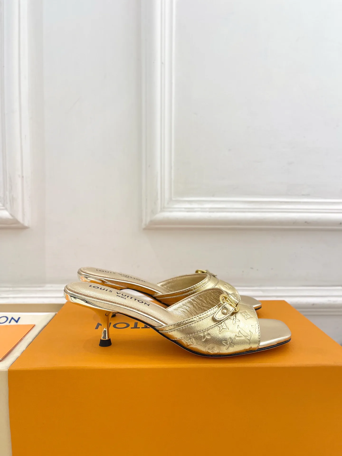 Босоножки Женские Louis Vuitton 11165616