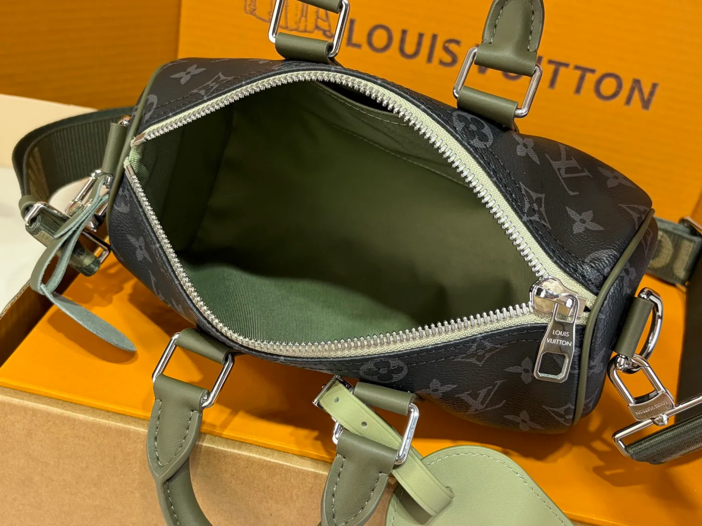 Классические Сумки Женские Louis Vuitton 18170495