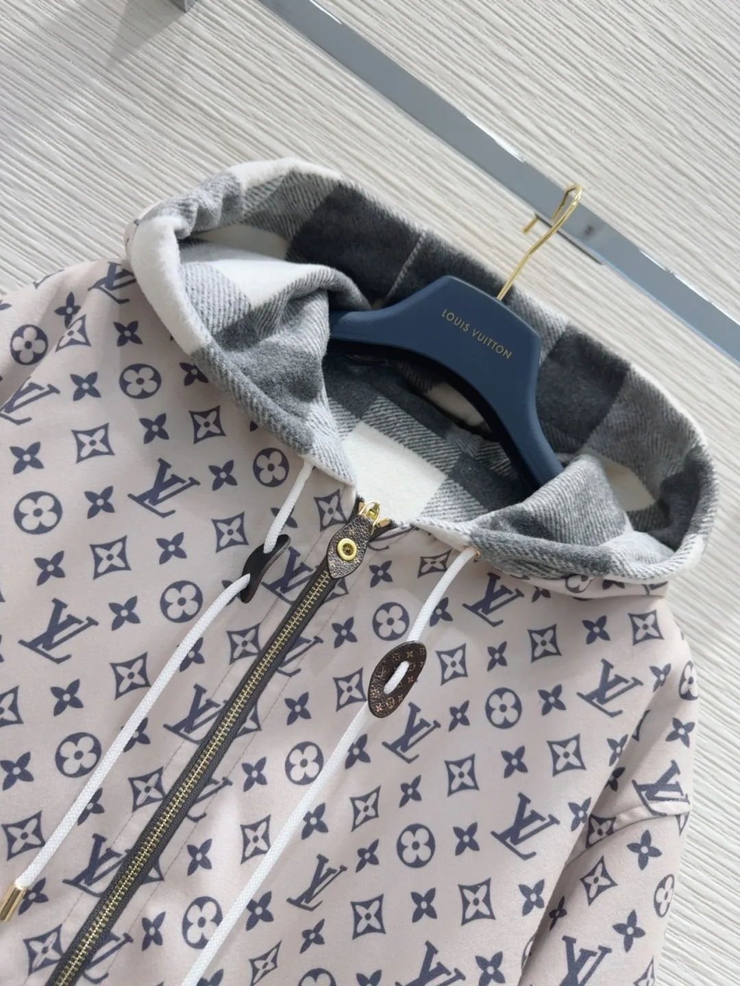 Куртки И Пуховики Женские Louis Vuitton 8565