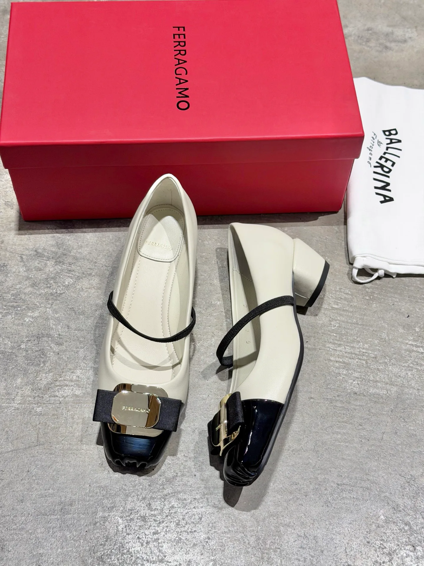 Туфли Женские Salvatore Ferragamo 17642553