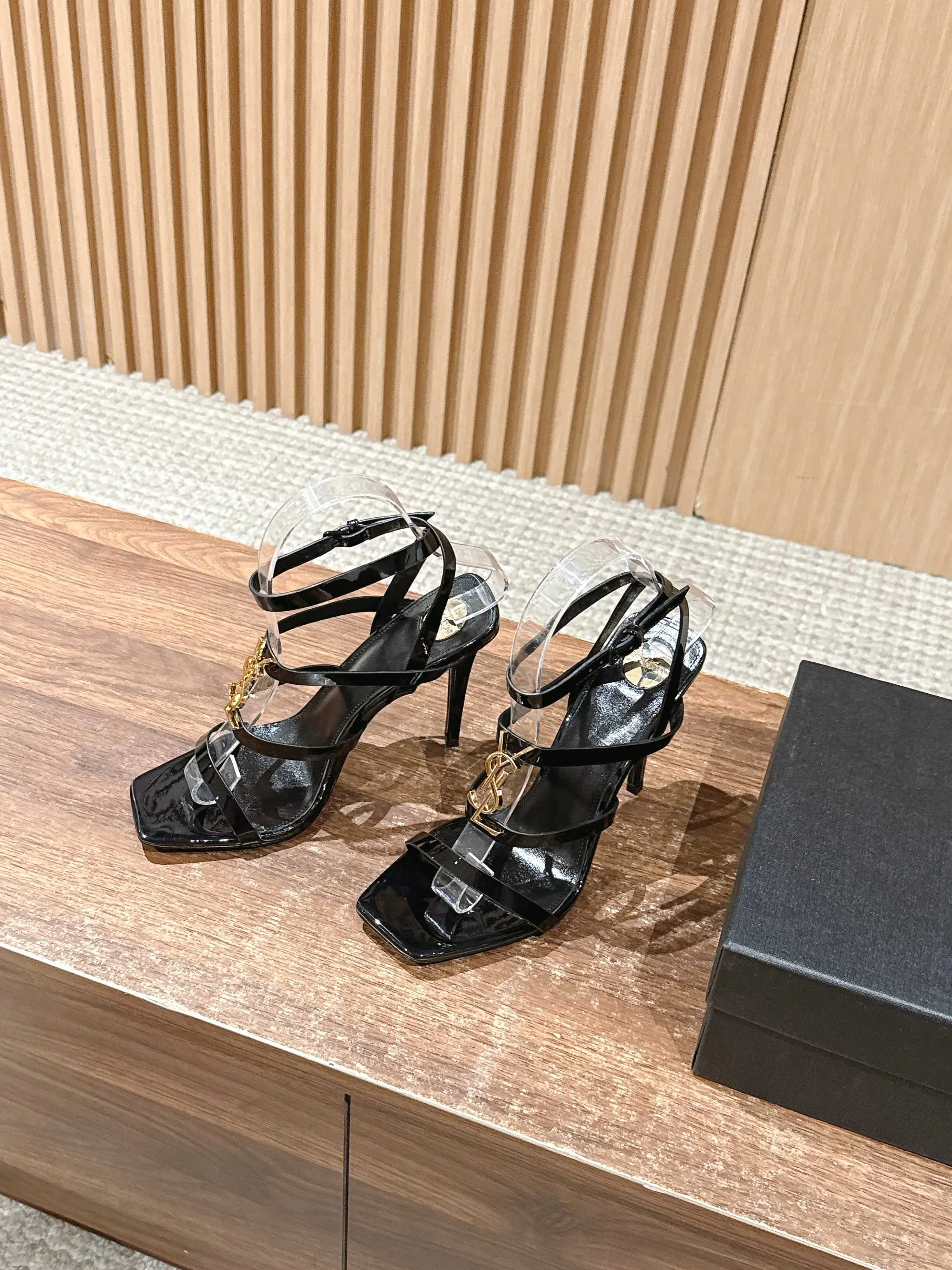 Босоножки Женские Saint Laurent 68820