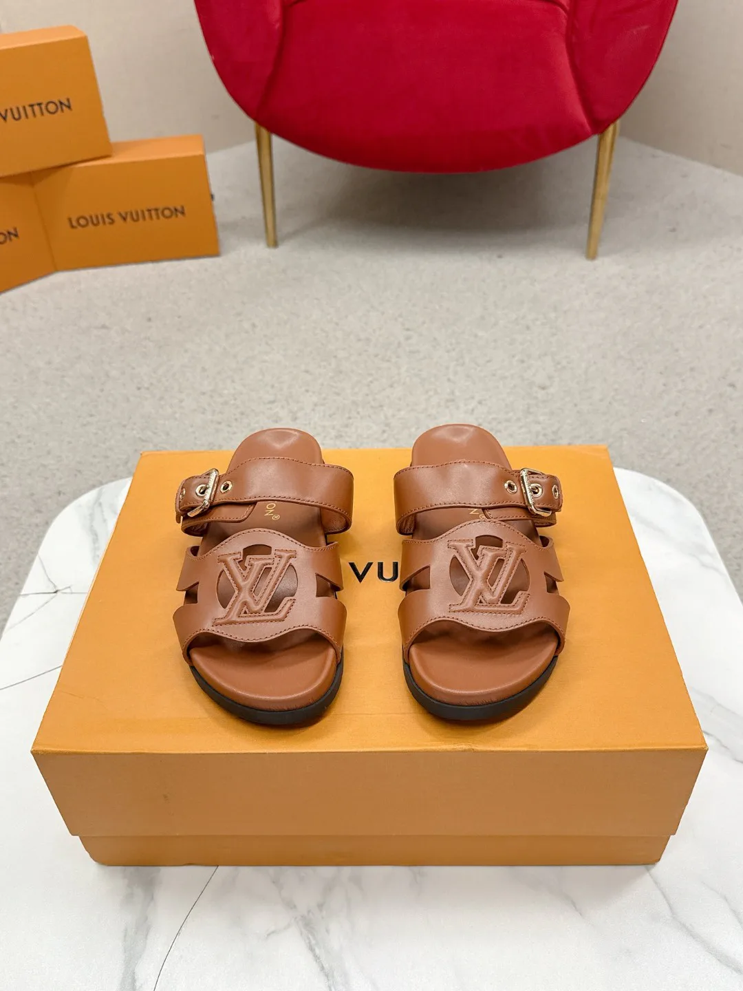 Шлепанцы Женские Louis Vuitton 18235691