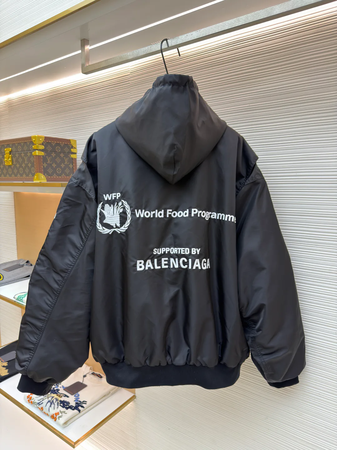 Куртки И Пуховики Мужские Balenciaga 11068284