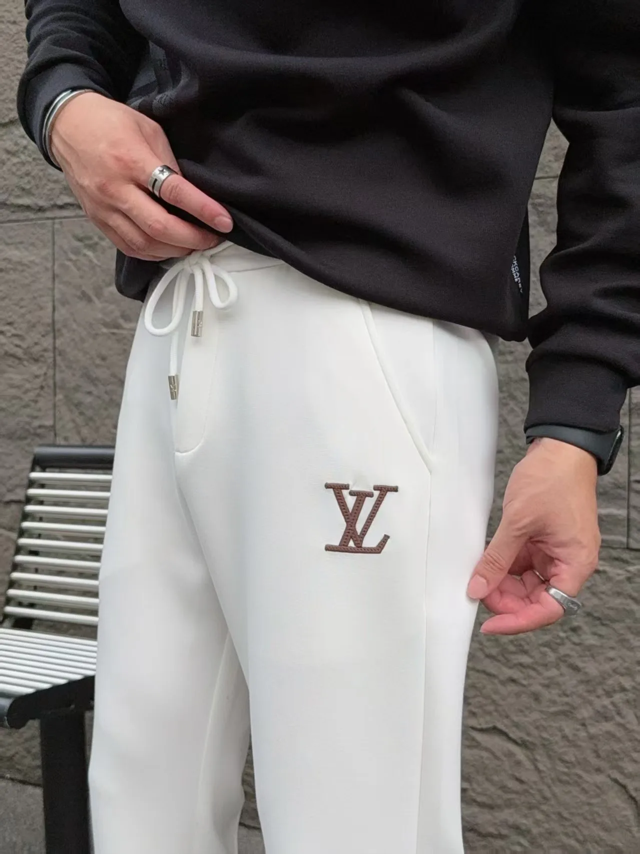 Брюки Женские Louis Vuitton 18178461