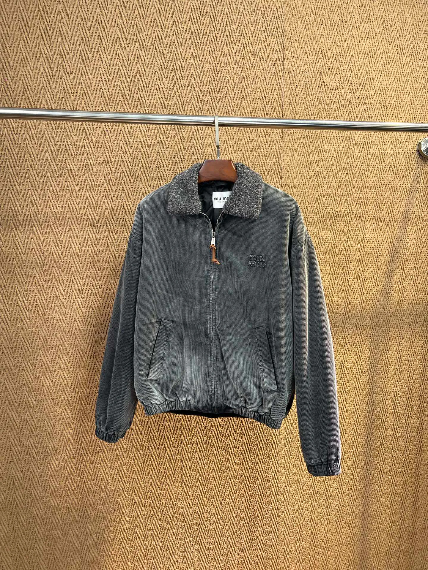 Куртки И Пуховики Женские Miu Miu 18324206