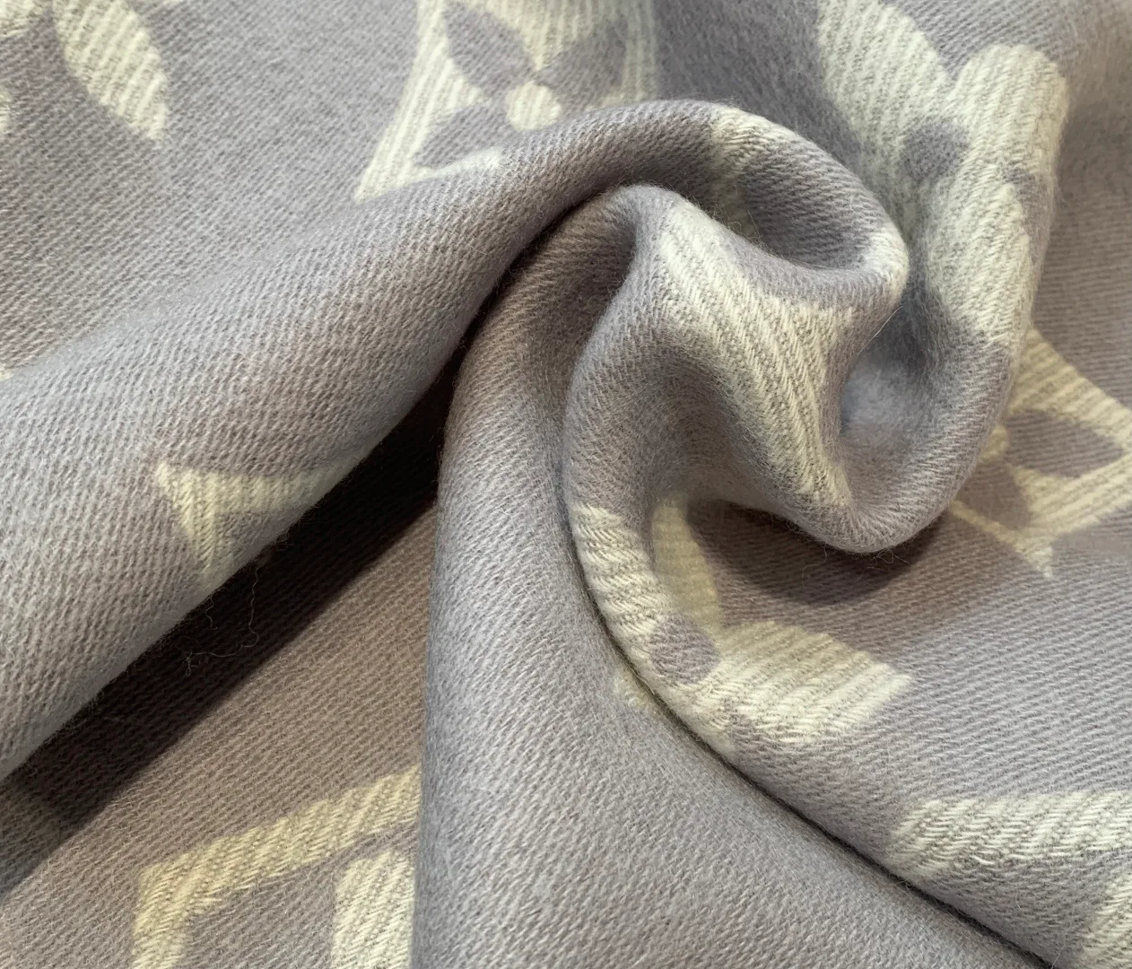 Шарфы Louis Vuitton 1437080