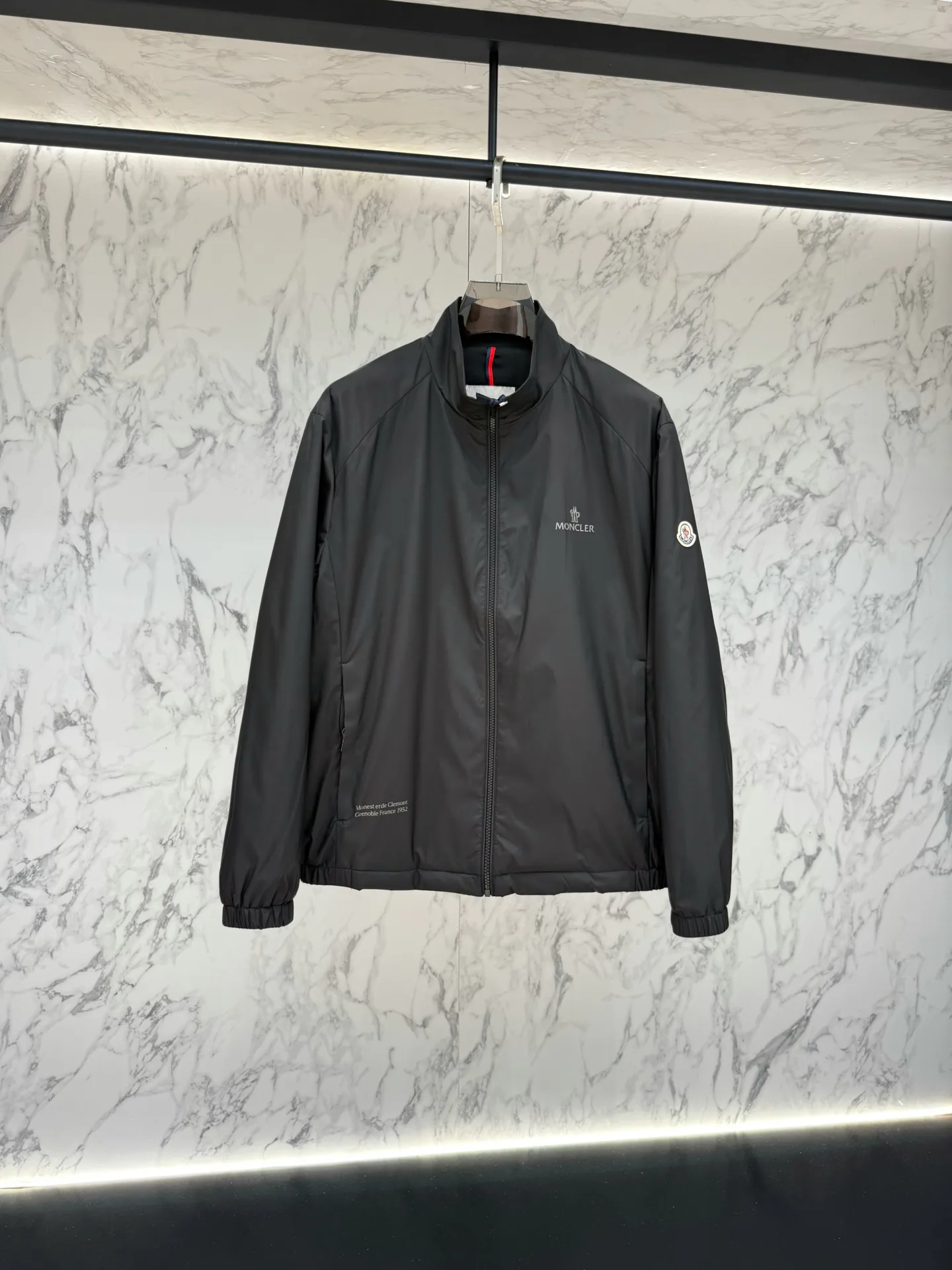 Куртки И Пуховики Мужские Moncler 17944102