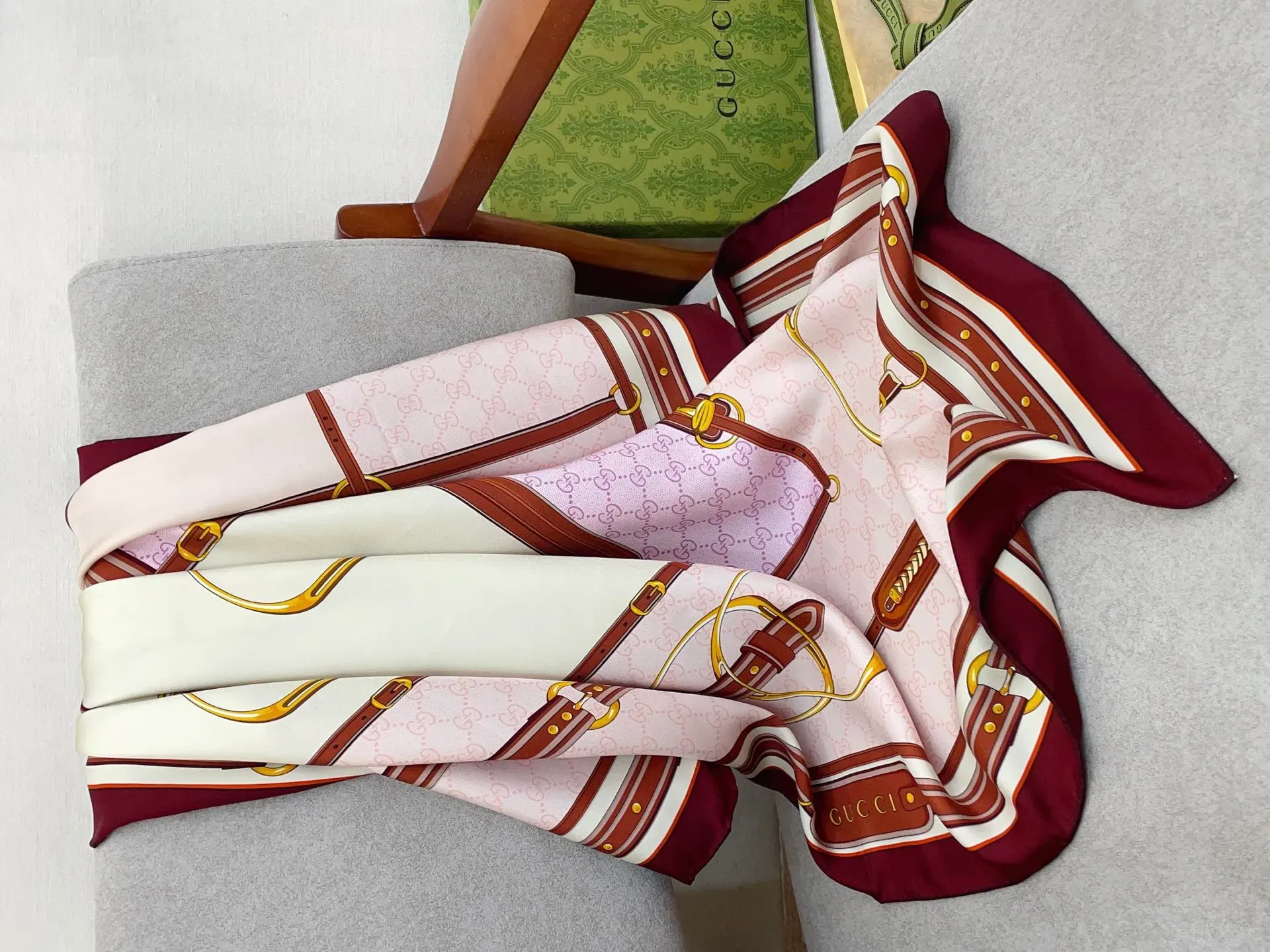 Шарфы Gucci 10190