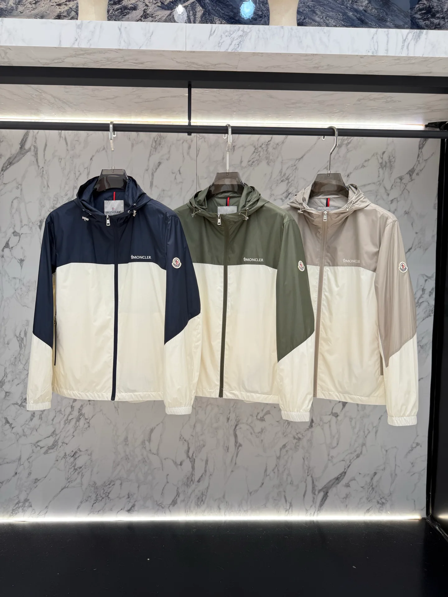 Куртки И Пуховики Мужские Moncler 11439484