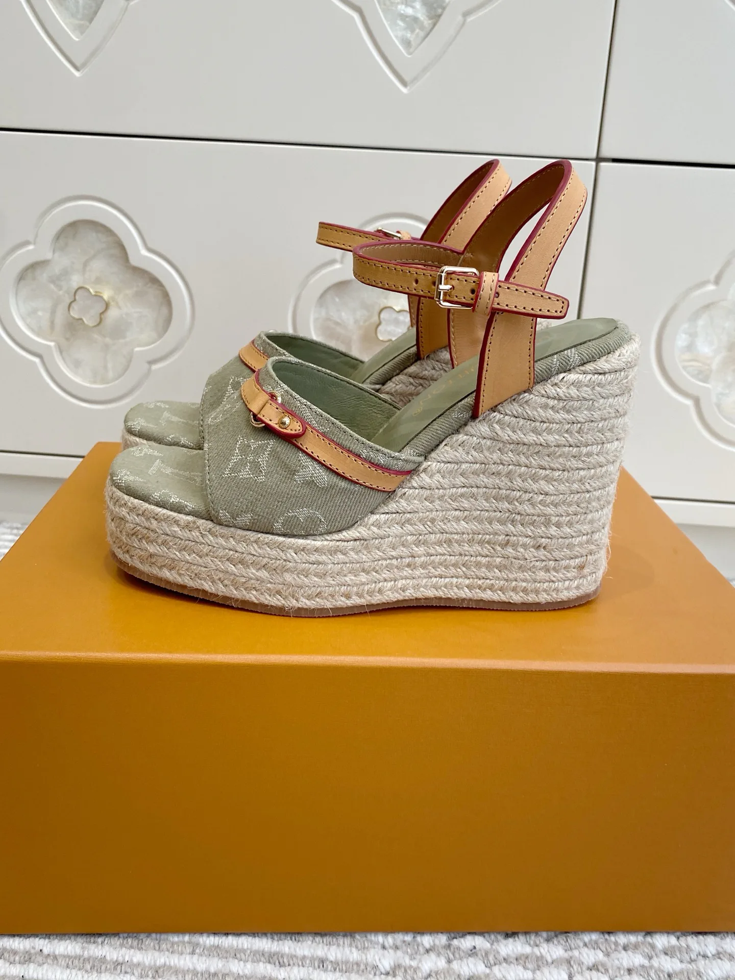 Босоножки Женские Louis Vuitton 13185478