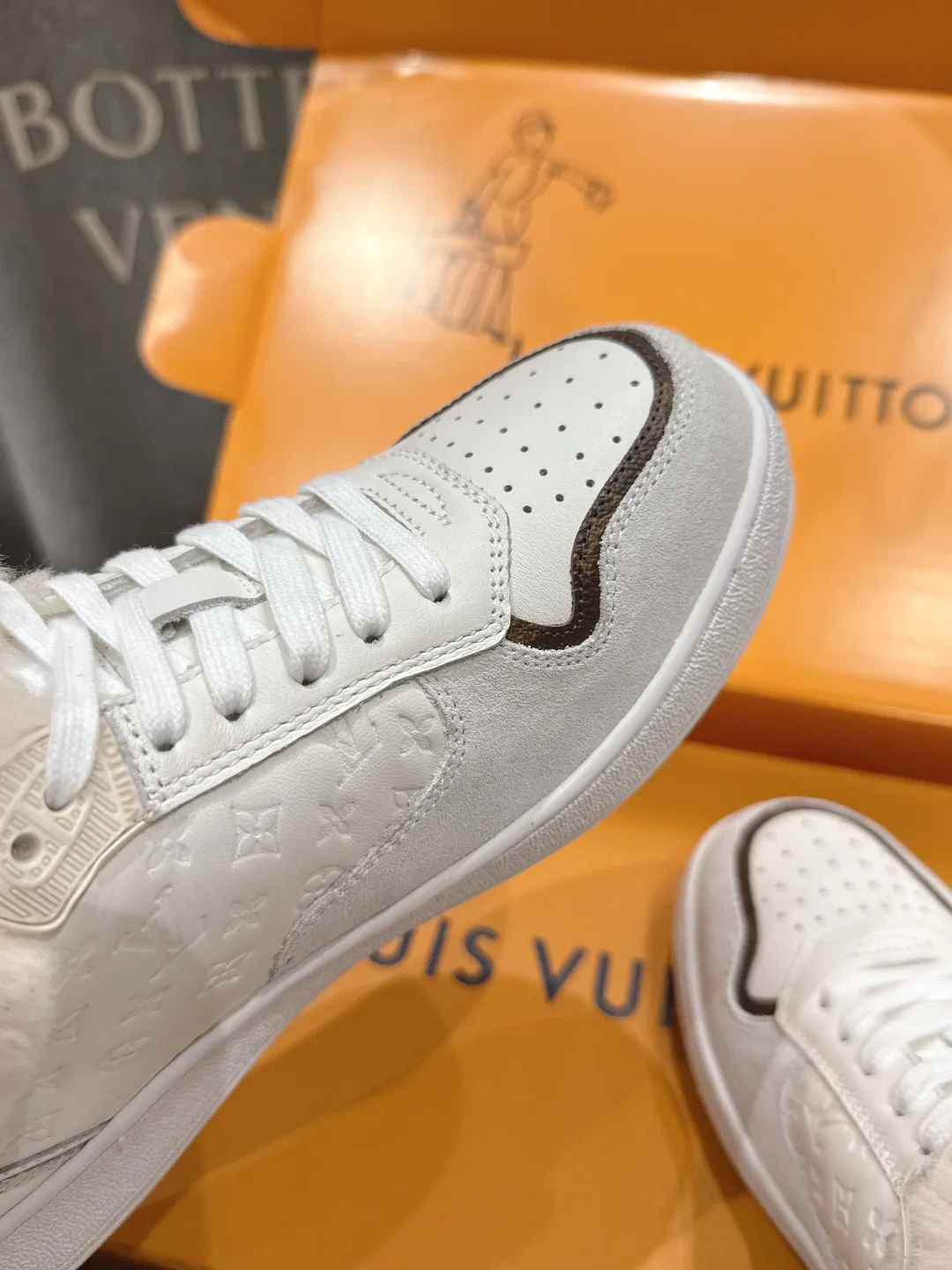 Кроссовки Женские Louis Vuitton 1056456