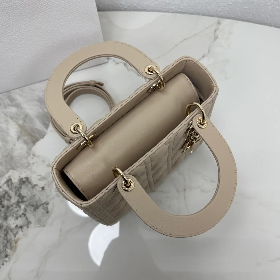 Классические Сумки Женские Christian Dior 17601411