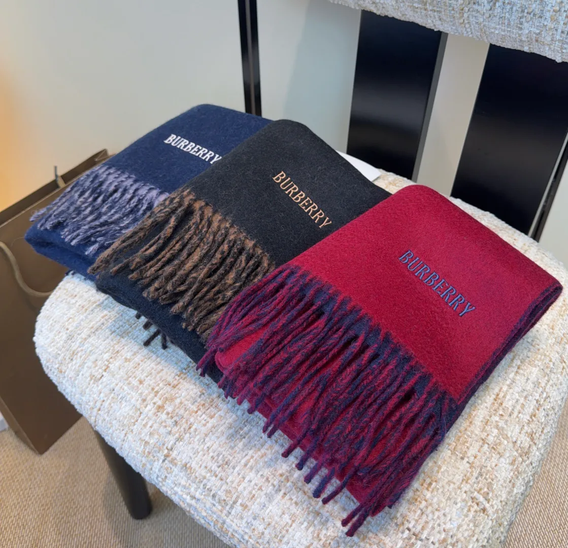 Шарфы Burberry 18449898