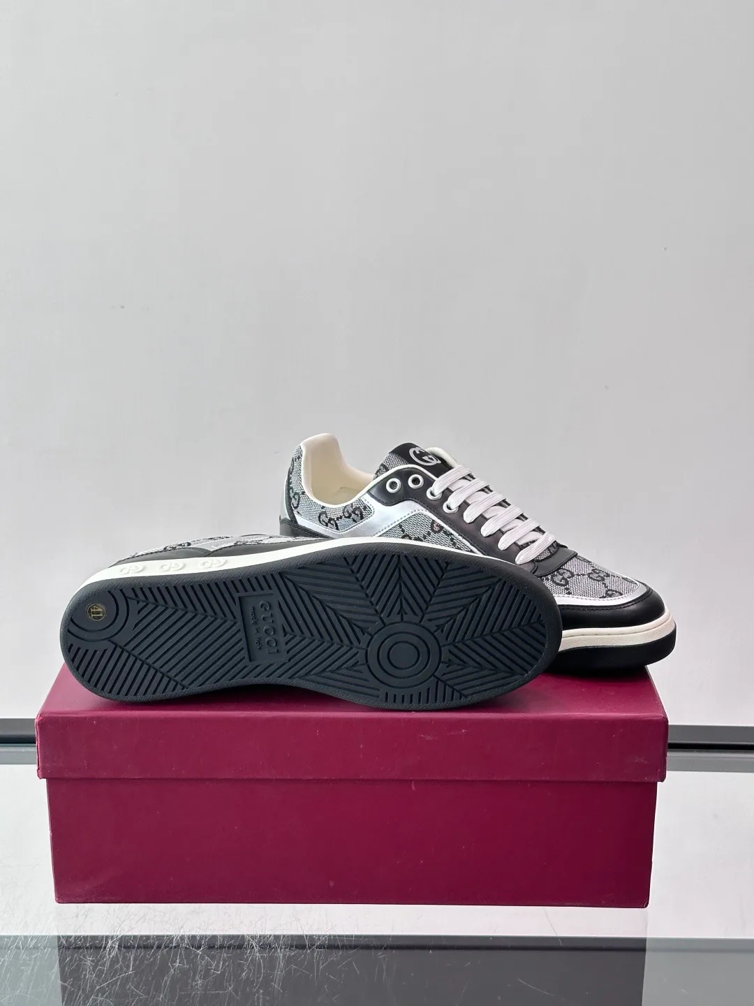 Кроссовки Женские Gucci 18102695