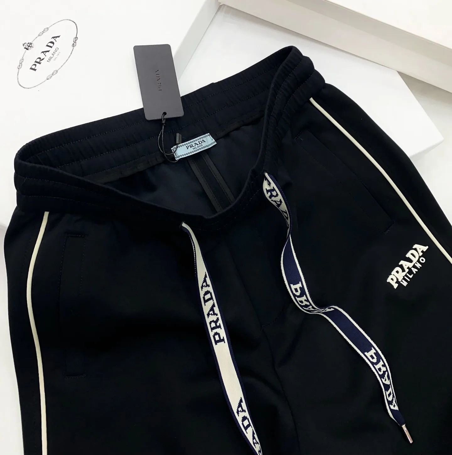 Брюки Мужские Prada 13441585