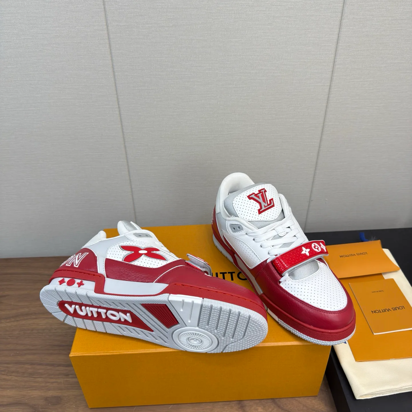 Кроссовки Женские Louis Vuitton 4318165