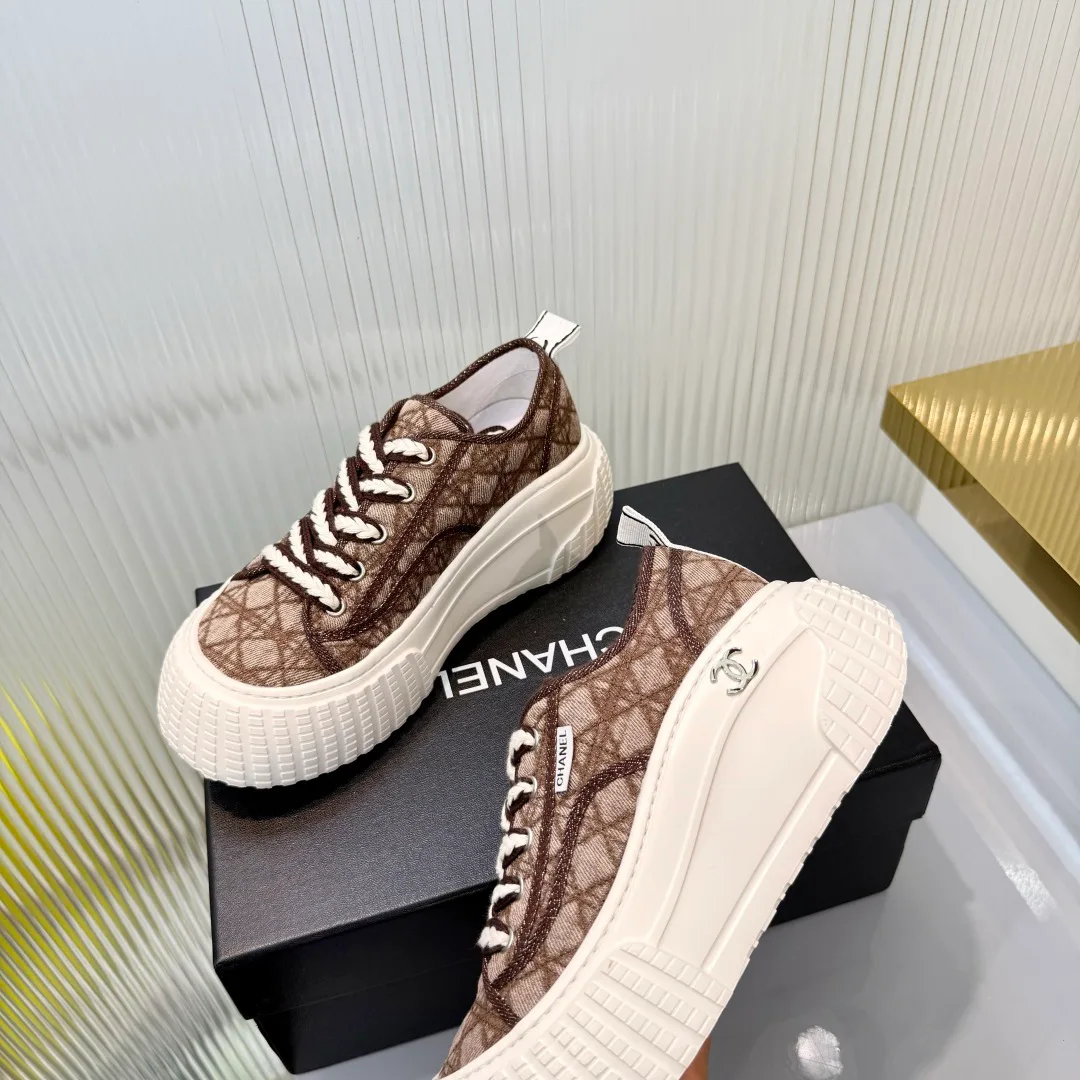 Кроссовки Женские Chanel 18366992