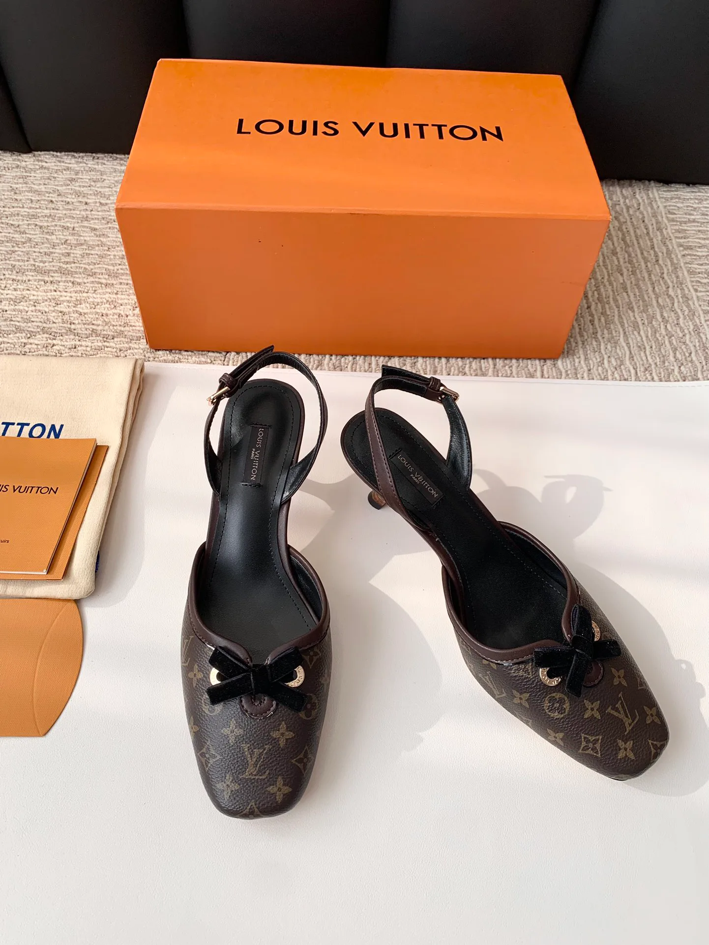 Босоножки Женские Louis Vuitton 11263775