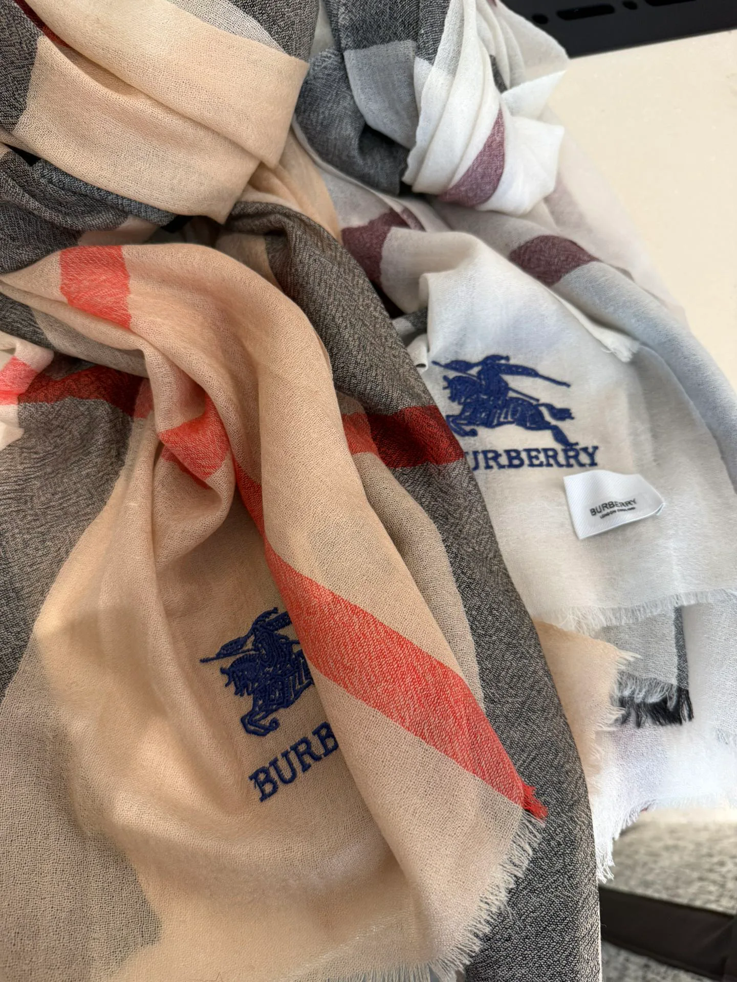 Шарфы Burberry 18275108