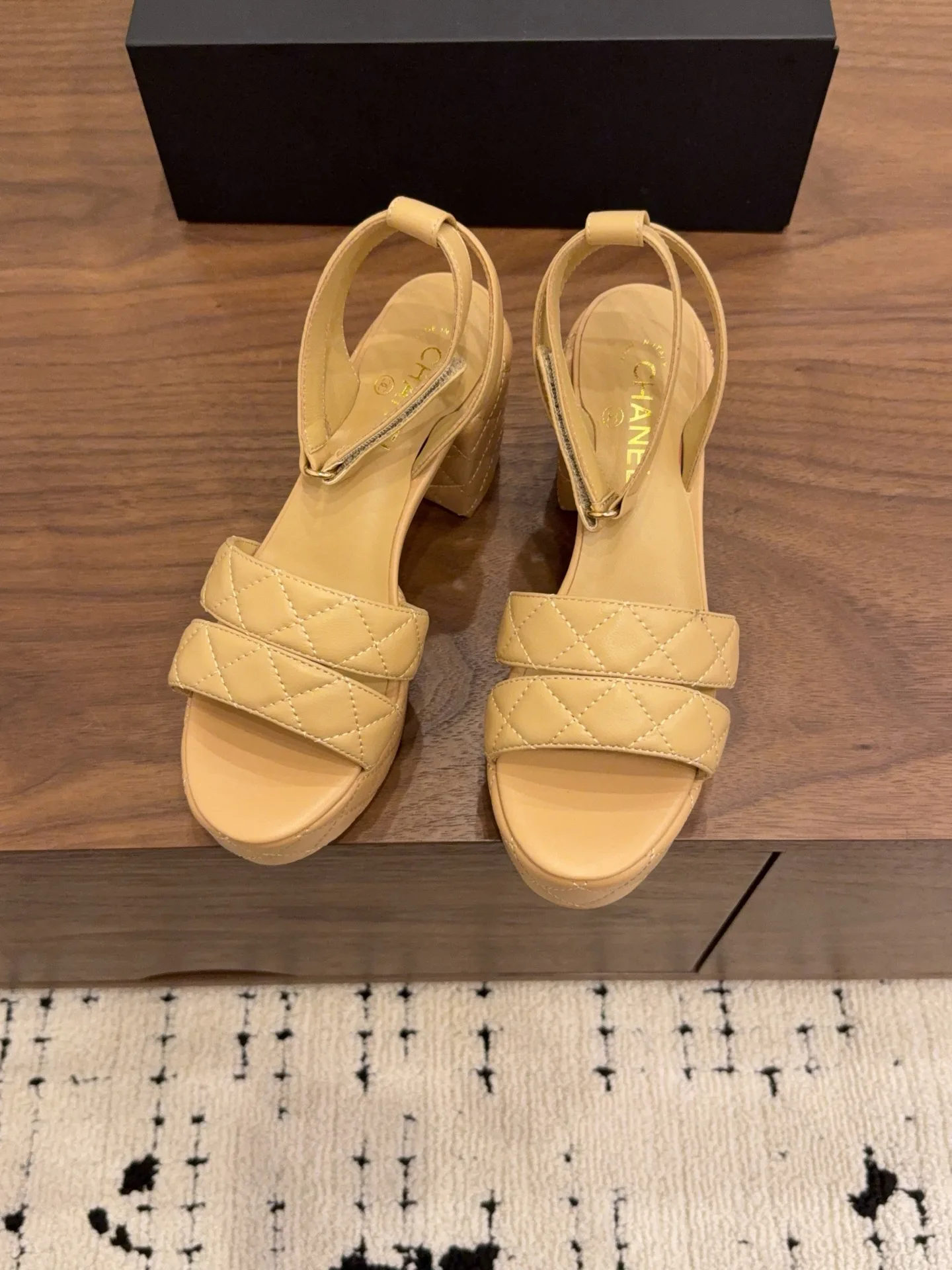 Сандалии Женские Chanel 11499616