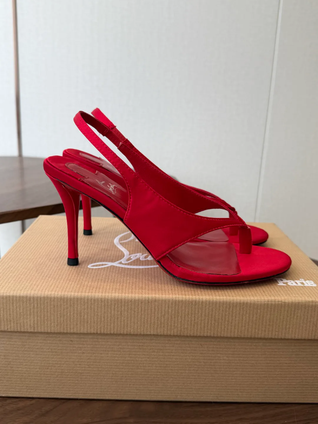 Босоножки Женские Christian Louboutin 18953289