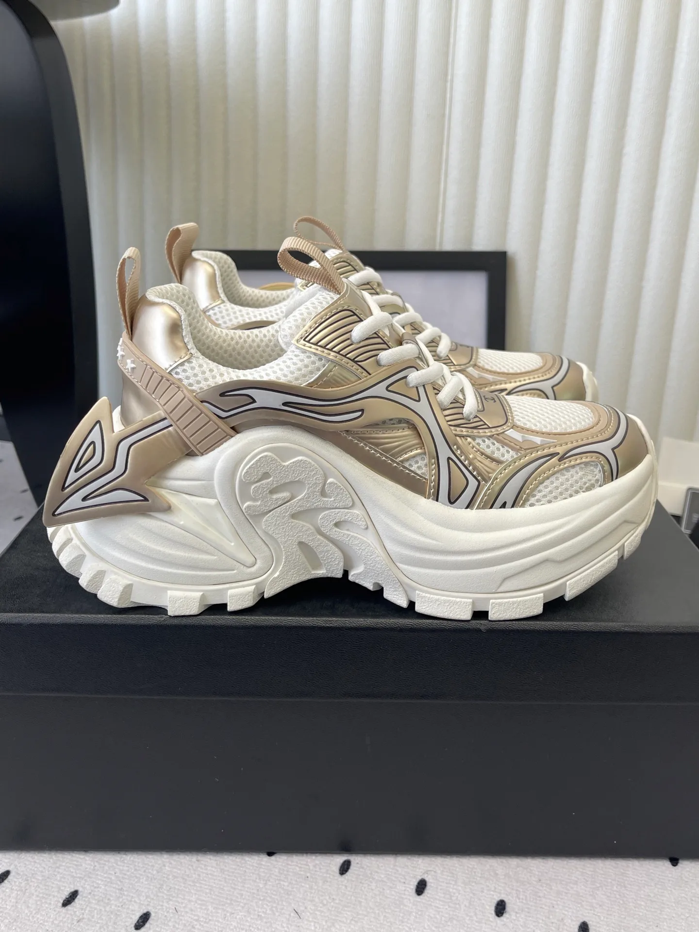 Кроссовки Женские Chanel 5715093