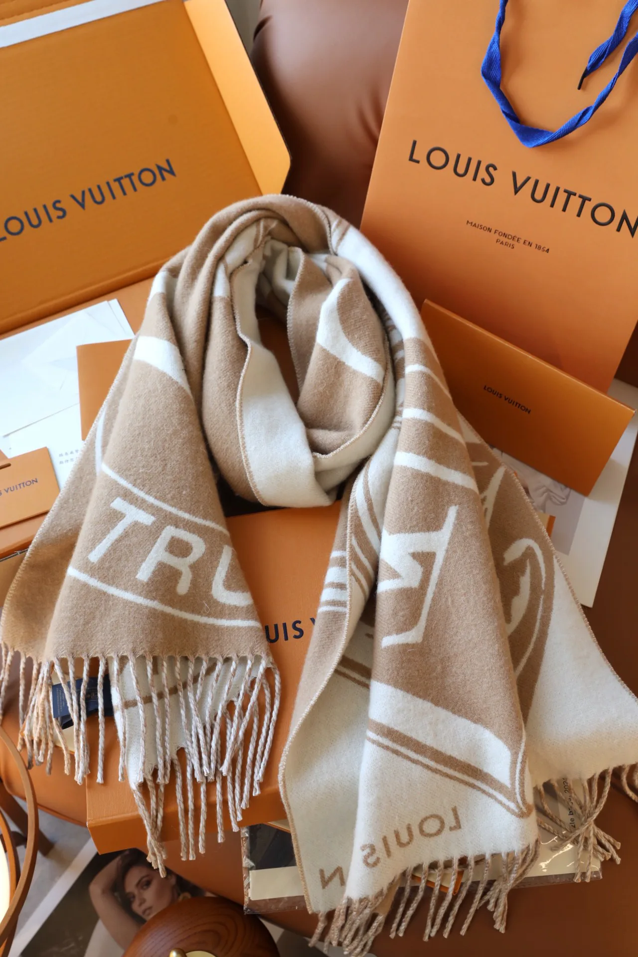 Шарфы Louis Vuitton 18627404