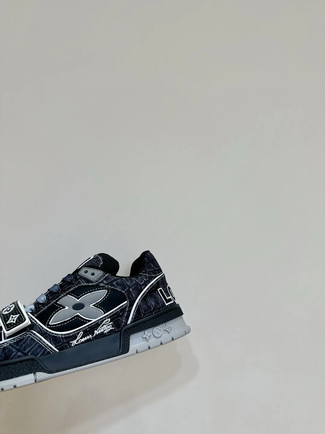 Кроссовки Женские Louis Vuitton 1894775